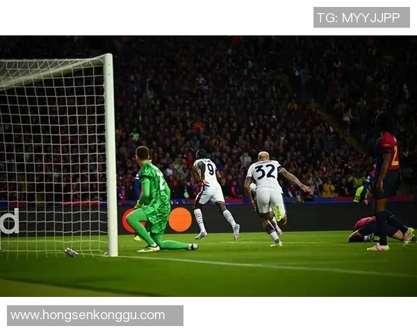 亚马尔丢球怒中场，像奥尔莫般指导——揭秘足球场上的激情与智慧